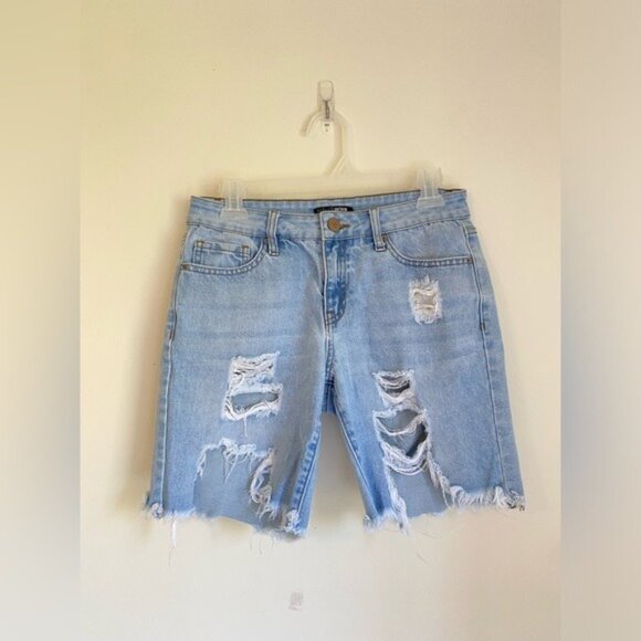 Fashion Nova Mid-Rise Distressed Pale Wash Denim Shorts Size 5 - Picture 1 of 8